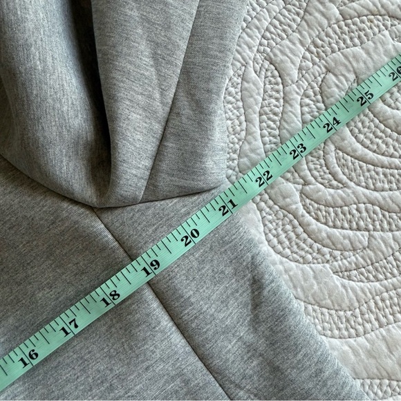 NWT - Ann Taylor - The Petite Hutton Blazer in Double Knit - Light Gray - Picture 9 of 13